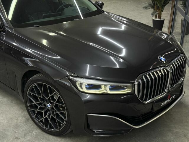 Серый БМВ 7 Серия, объемом двигателя 3 л и пробегом 115 тыс. км за 61500 $, фото 1 на Automoto.ua