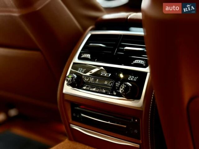 Сірий БМВ 7 Серія, об'ємом двигуна 4.39 л та пробігом 75 тис. км за 74999 $, фото 113 на Automoto.ua