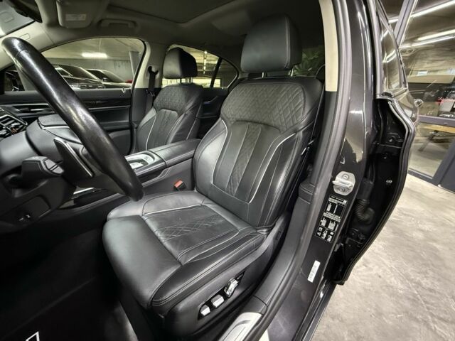 Серый БМВ 7 Серия, объемом двигателя 3 л и пробегом 115 тыс. км за 61500 $, фото 16 на Automoto.ua