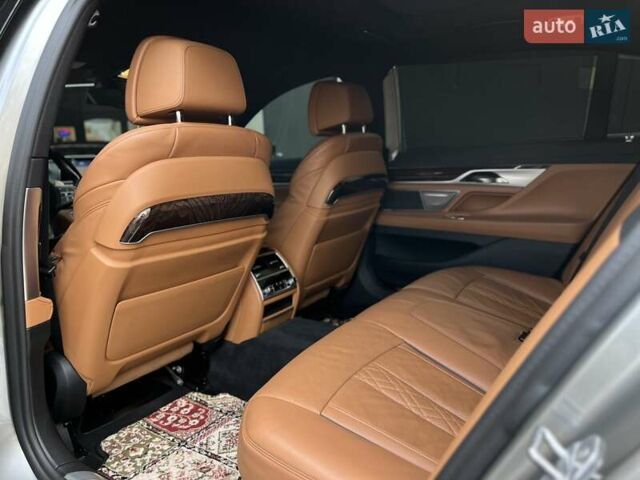 Серый БМВ 7 Серия, объемом двигателя 3 л и пробегом 94 тыс. км за 57000 $, фото 37 на Automoto.ua