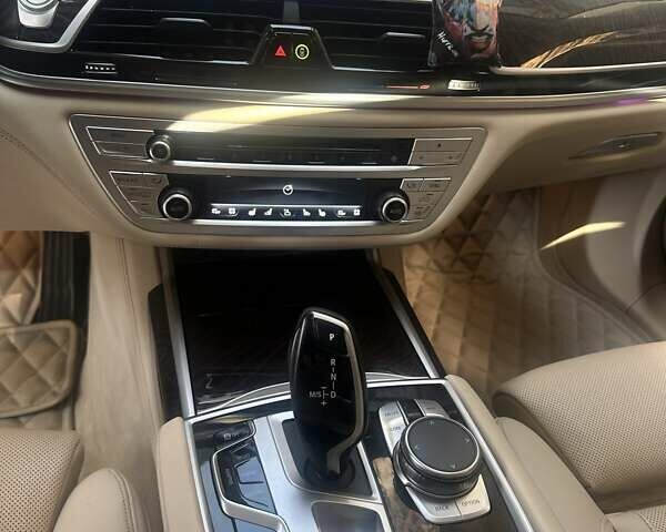 Сірий БМВ 7 Серія, об'ємом двигуна 3 л та пробігом 74 тис. км за 84400 $, фото 49 на Automoto.ua