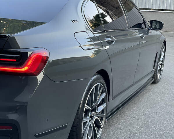 Серый БМВ 7 Серия, объемом двигателя 6.59 л и пробегом 105 тыс. км за 76000 $, фото 4 на Automoto.ua