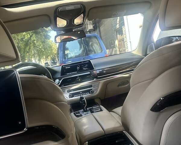Сірий БМВ 7 Серія, об'ємом двигуна 3 л та пробігом 74 тис. км за 84400 $, фото 41 на Automoto.ua
