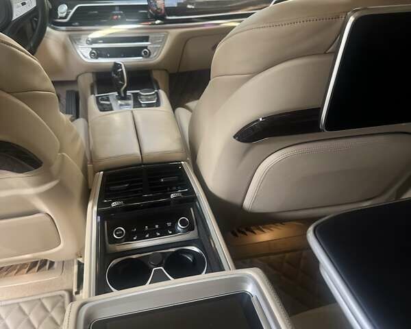 Сірий БМВ 7 Серія, об'ємом двигуна 3 л та пробігом 74 тис. км за 84400 $, фото 60 на Automoto.ua