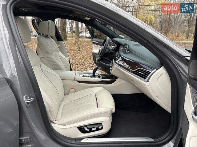 Серый БМВ 7 Серия, объемом двигателя 4.39 л и пробегом 35 тыс. км за 65500 $, фото 37 на Automoto.ua