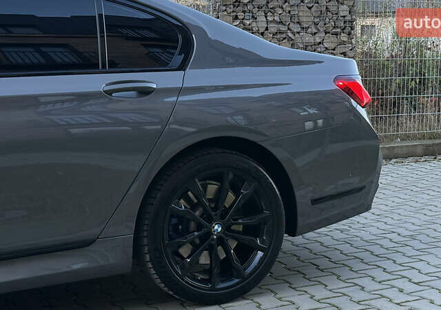 Серый БМВ 7 Серия, объемом двигателя 3 л и пробегом 54 тыс. км за 59000 $, фото 3 на Automoto.ua