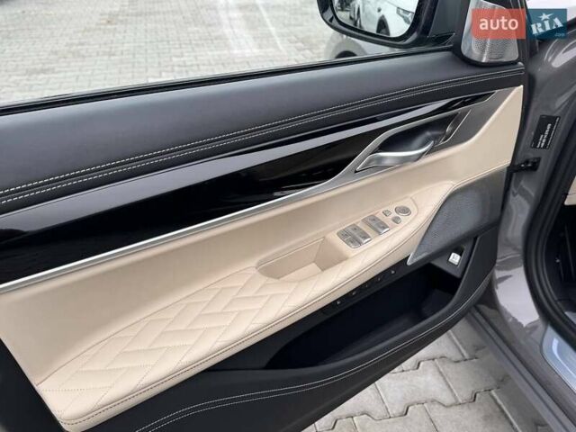 БМВ 7 Серия 2021 в Киеве на Automoto.ua Серый БМВ 7 Серия, объемом двигателя 2.99 л и пробегом 43 тыс. км за 105000 $, фото 18 на Automoto.ua