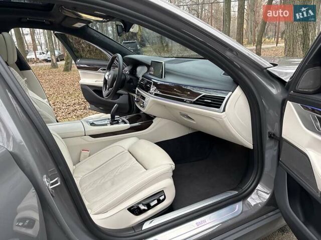 Серый БМВ 7 Серия, объемом двигателя 4.39 л и пробегом 35 тыс. км за 65500 $, фото 33 на Automoto.ua