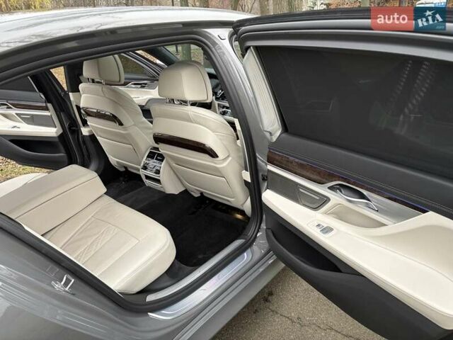 Серый БМВ 7 Серия, объемом двигателя 4.39 л и пробегом 35 тыс. км за 65500 $, фото 38 на Automoto.ua