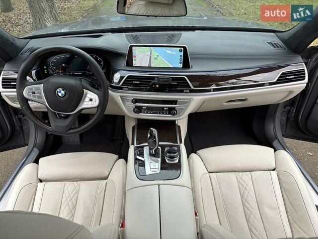 Серый БМВ 7 Серия, объемом двигателя 4.39 л и пробегом 35 тыс. км за 65500 $, фото 1 на Automoto.ua