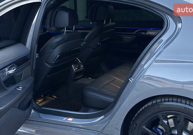 Серый БМВ 7 Серия, объемом двигателя 3 л и пробегом 54 тыс. км за 59000 $, фото 12 на Automoto.ua