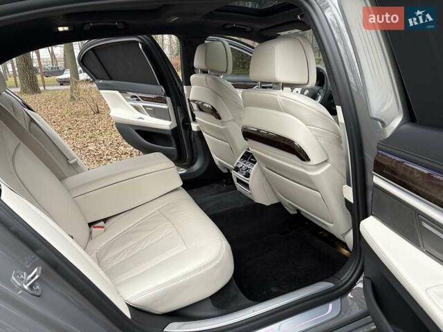 Серый БМВ 7 Серия, объемом двигателя 4.39 л и пробегом 35 тыс. км за 65500 $, фото 4 на Automoto.ua