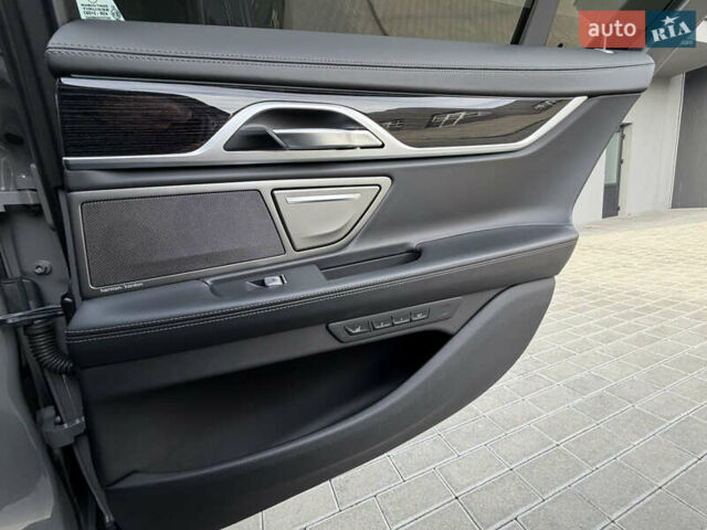 Сірий БМВ 7 Серія, об'ємом двигуна 4.4 л та пробігом 84 тис. км за 77000 $, фото 142 на Automoto.ua