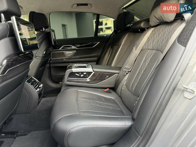 Сірий БМВ 7 Серія, об'ємом двигуна 4.4 л та пробігом 84 тис. км за 77000 $, фото 112 на Automoto.ua