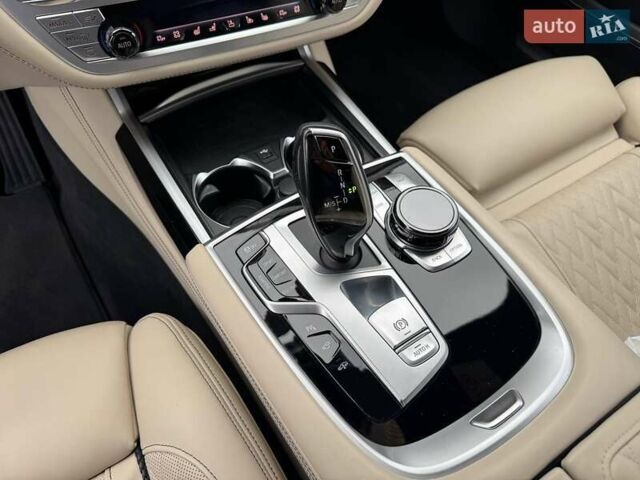 БМВ 7 Серия 2021 в Киеве на Automoto.ua Серый БМВ 7 Серия, объемом двигателя 2.99 л и пробегом 43 тыс. км за 105000 $, фото 30 на Automoto.ua