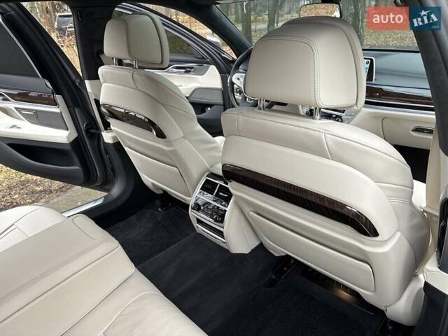 Серый БМВ 7 Серия, объемом двигателя 4.39 л и пробегом 35 тыс. км за 65500 $, фото 45 на Automoto.ua