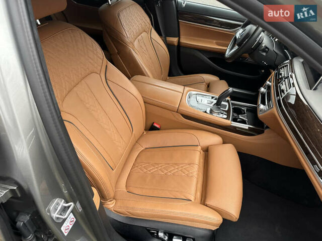 Сірий БМВ 7 Серія, об'ємом двигуна 3 л та пробігом 63 тис. км за 79500 $, фото 7 на Automoto.ua