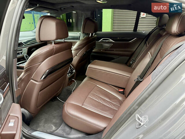 Сірий БМВ 7 Серія, об'ємом двигуна 2.99 л та пробігом 42 тис. км за 86999 $, фото 25 на Automoto.ua