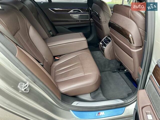 Сірий БМВ 7 Серія, об'ємом двигуна 2 л та пробігом 31 тис. км за 64800 $, фото 83 на Automoto.ua
