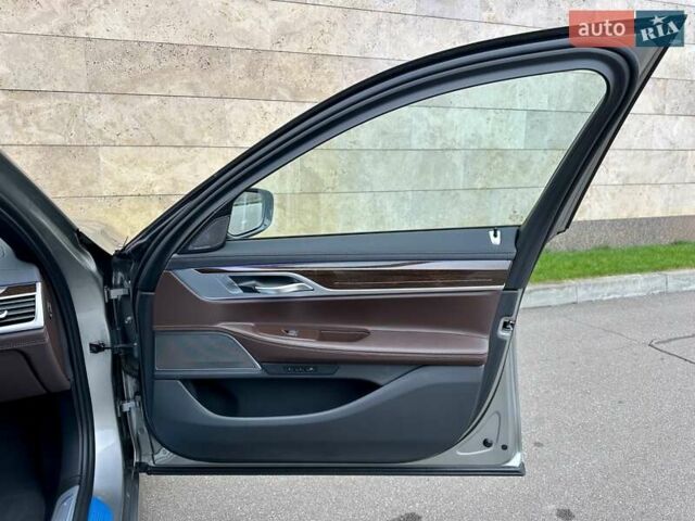 Сірий БМВ 7 Серія, об'ємом двигуна 2 л та пробігом 31 тис. км за 64800 $, фото 93 на Automoto.ua