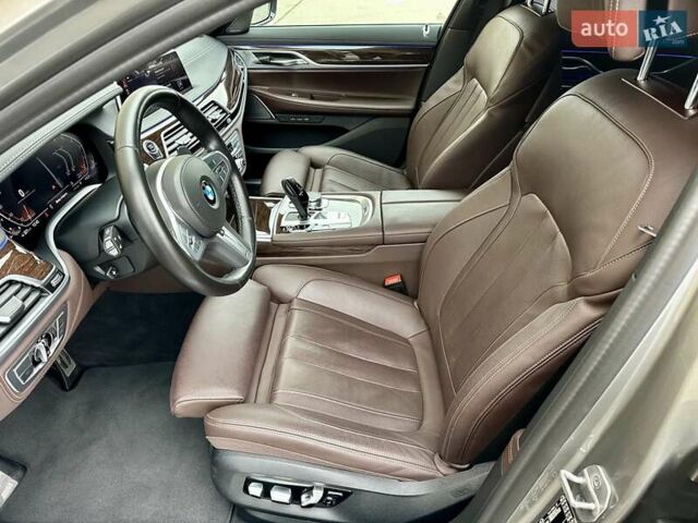 Сірий БМВ 7 Серія, об'ємом двигуна 2 л та пробігом 31 тис. км за 64800 $, фото 58 на Automoto.ua