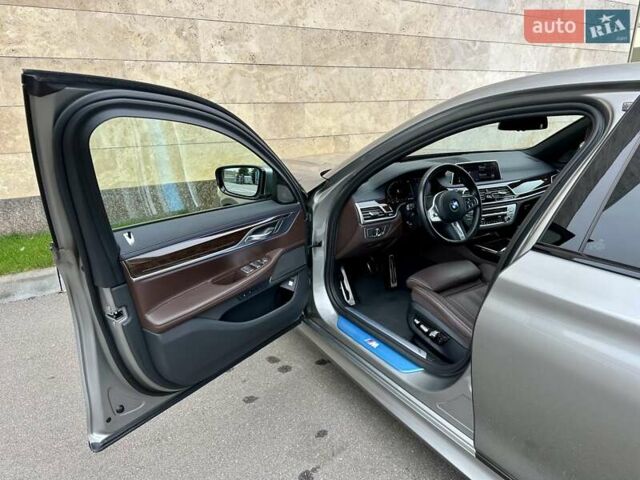Сірий БМВ 7 Серія, об'ємом двигуна 2 л та пробігом 31 тис. км за 64800 $, фото 54 на Automoto.ua