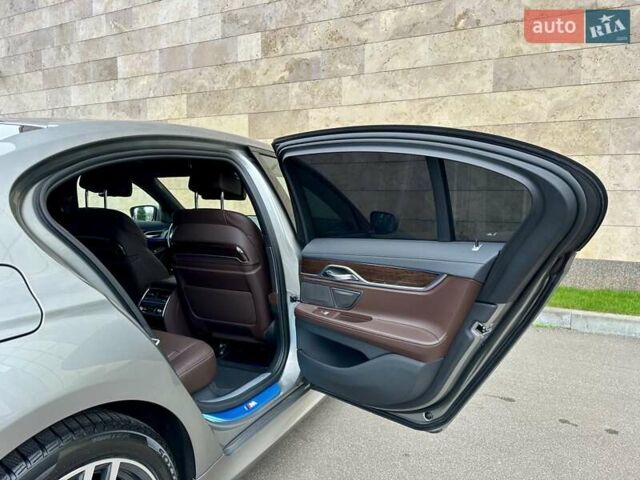 Сірий БМВ 7 Серія, об'ємом двигуна 2 л та пробігом 31 тис. км за 64800 $, фото 82 на Automoto.ua