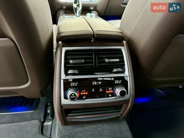 Сірий БМВ 7 Серія, об'ємом двигуна 2 л та пробігом 31 тис. км за 64800 $, фото 79 на Automoto.ua