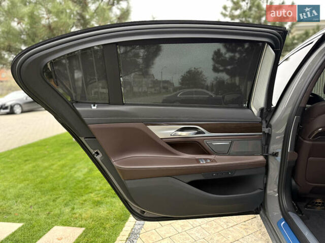 Серый БМВ 7 Серия, объемом двигателя 2.99 л и пробегом 55 тыс. км за 82000 $, фото 47 на Automoto.ua