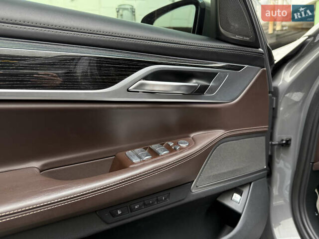 Сірий БМВ 7 Серія, об'ємом двигуна 2.99 л та пробігом 42 тис. км за 86999 $, фото 21 на Automoto.ua