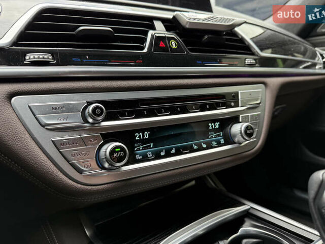 Сірий БМВ 7 Серія, об'ємом двигуна 2.99 л та пробігом 42 тис. км за 86999 $, фото 32 на Automoto.ua