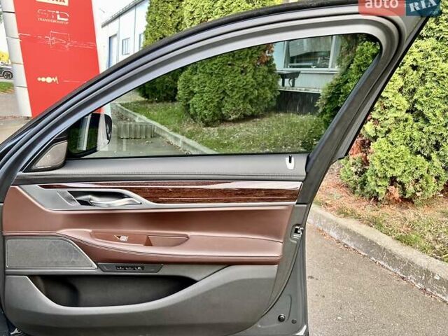 Сірий БМВ 7 Серія, об'ємом двигуна 2.99 л та пробігом 17 тис. км за 85999 $, фото 58 на Automoto.ua