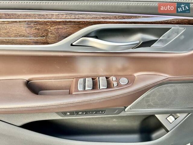 Сірий БМВ 7 Серія, об'ємом двигуна 2.99 л та пробігом 17 тис. км за 85999 $, фото 21 на Automoto.ua