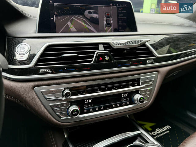 Сірий БМВ 7 Серія, об'ємом двигуна 2.99 л та пробігом 42 тис. км за 86999 $, фото 31 на Automoto.ua