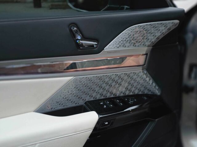 Серый БМВ 7 Серия, объемом двигателя 0 л и пробегом 75 тыс. км за 81000 $, фото 7 на Automoto.ua