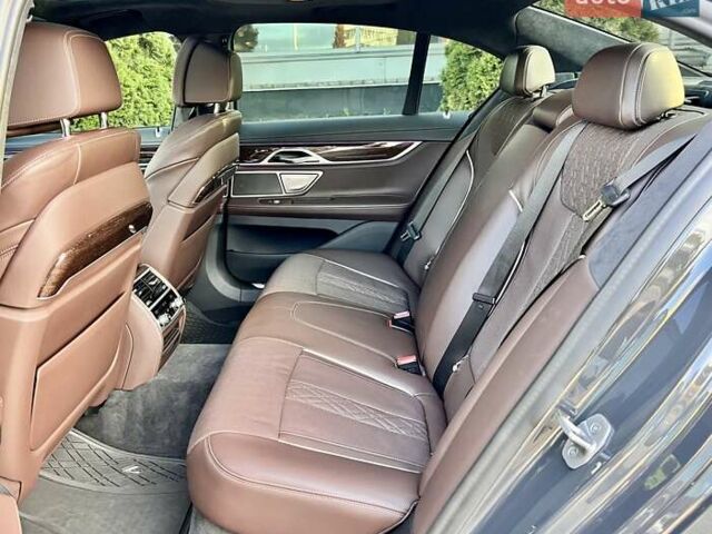 Сірий БМВ 7 Серія, об'ємом двигуна 2.99 л та пробігом 17 тис. км за 85999 $, фото 34 на Automoto.ua