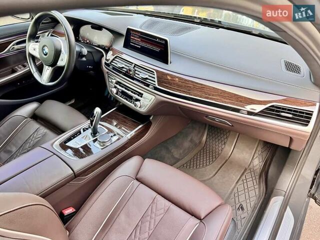 Сірий БМВ 7 Серія, об'ємом двигуна 2.99 л та пробігом 17 тис. км за 85999 $, фото 60 на Automoto.ua