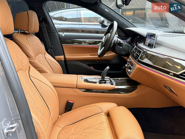 Серый БМВ 7 Серия, объемом двигателя 2.99 л и пробегом 20 тыс. км за 88800 $, фото 12 на Automoto.ua