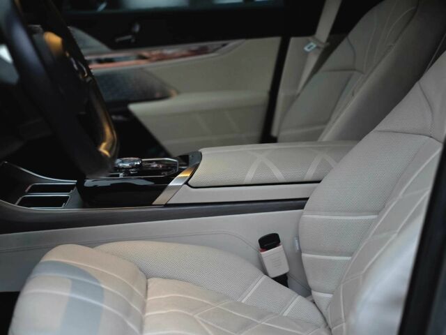 Серый БМВ 7 Серия, объемом двигателя 0 л и пробегом 75 тыс. км за 81000 $, фото 8 на Automoto.ua