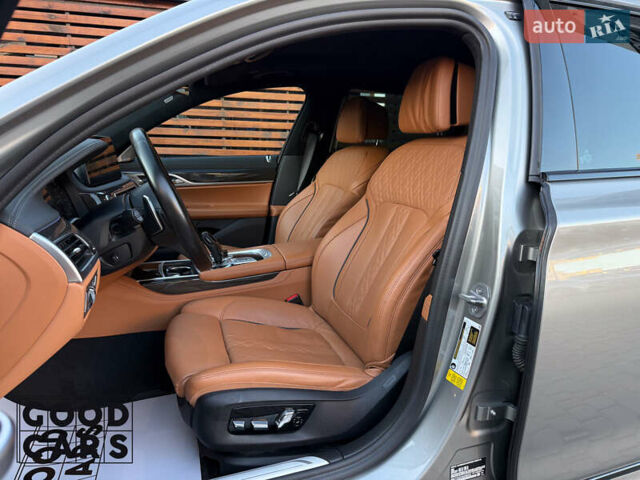 Сірий БМВ 7 Серія, об'ємом двигуна 3 л та пробігом 19 тис. км за 82000 $, фото 19 на Automoto.ua