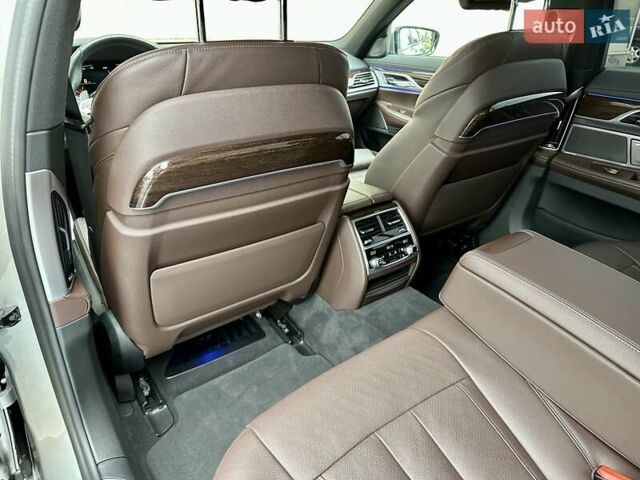 Сірий БМВ 7 Серія, об'ємом двигуна 2 л та пробігом 31 тис. км за 64800 $, фото 77 на Automoto.ua