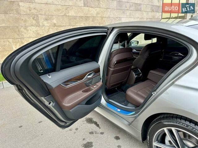 Сірий БМВ 7 Серія, об'ємом двигуна 2 л та пробігом 31 тис. км за 64800 $, фото 74 на Automoto.ua