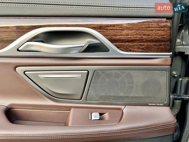 Сірий БМВ 7 Серія, об'ємом двигуна 2.99 л та пробігом 17 тис. км за 85999 $, фото 32 на Automoto.ua