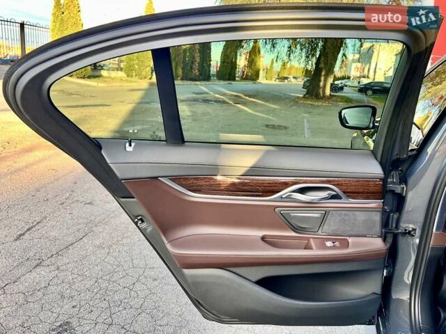 Сірий БМВ 7 Серія, об'ємом двигуна 2.99 л та пробігом 17 тис. км за 85999 $, фото 31 на Automoto.ua