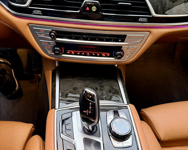 Серый БМВ 7 Серия, объемом двигателя 2.99 л и пробегом 20 тыс. км за 88800 $, фото 27 на Automoto.ua