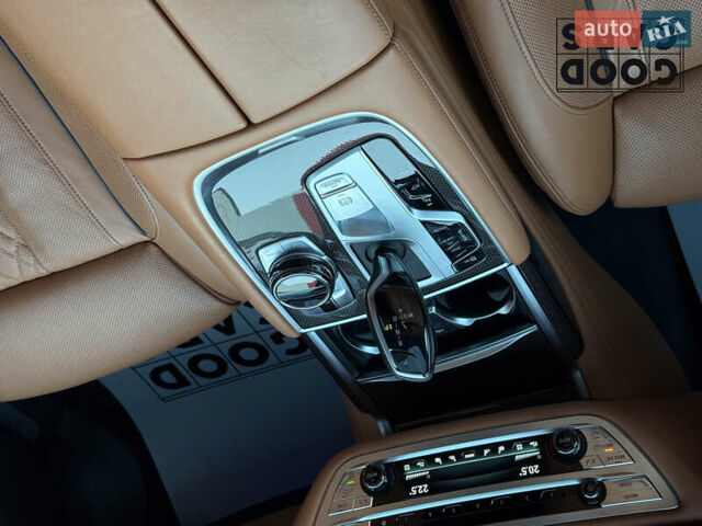 Сірий БМВ 7 Серія, об'ємом двигуна 3 л та пробігом 19 тис. км за 82000 $, фото 33 на Automoto.ua