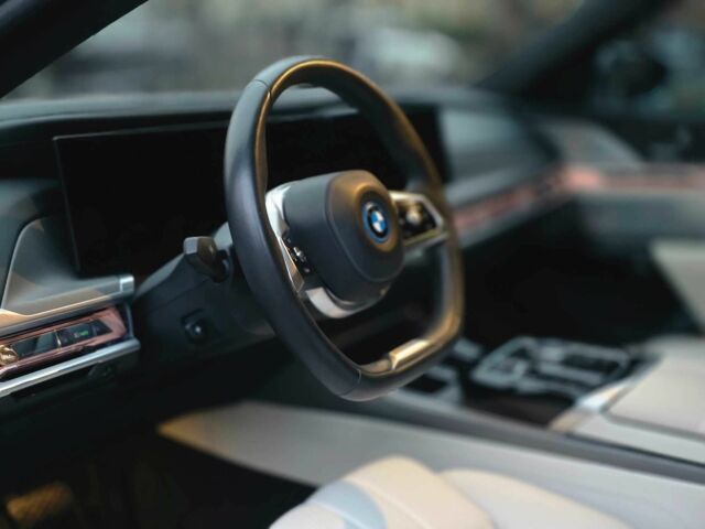 Серый БМВ 7 Серия, объемом двигателя 0 л и пробегом 75 тыс. км за 81000 $, фото 4 на Automoto.ua