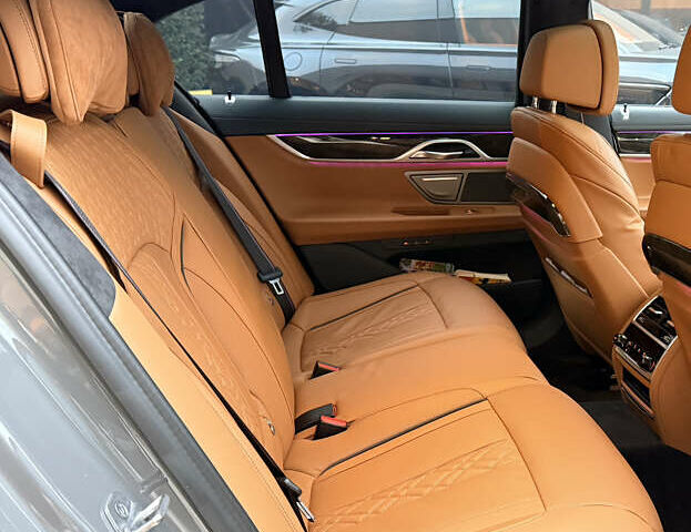 Серый БМВ 7 Серия, объемом двигателя 2.99 л и пробегом 20 тыс. км за 88800 $, фото 14 на Automoto.ua