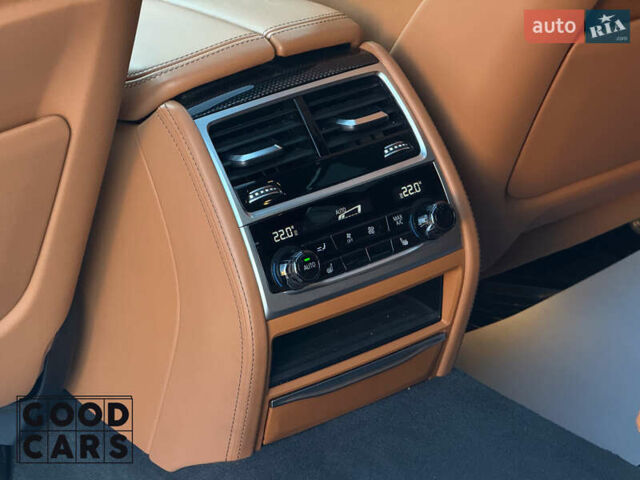 Сірий БМВ 7 Серія, об'ємом двигуна 3 л та пробігом 19 тис. км за 82000 $, фото 24 на Automoto.ua