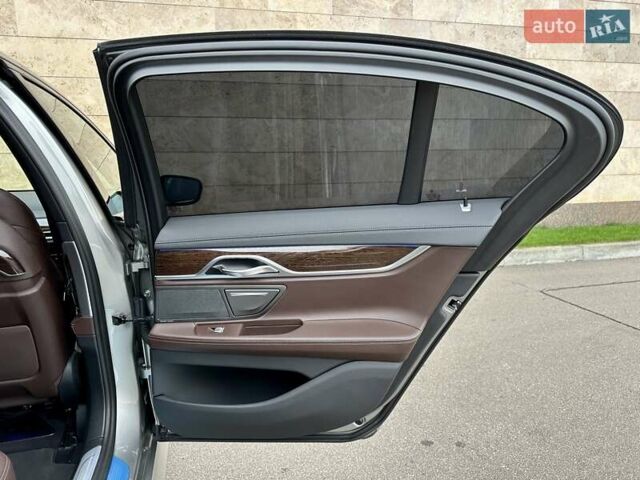 Сірий БМВ 7 Серія, об'ємом двигуна 2 л та пробігом 31 тис. км за 64800 $, фото 86 на Automoto.ua